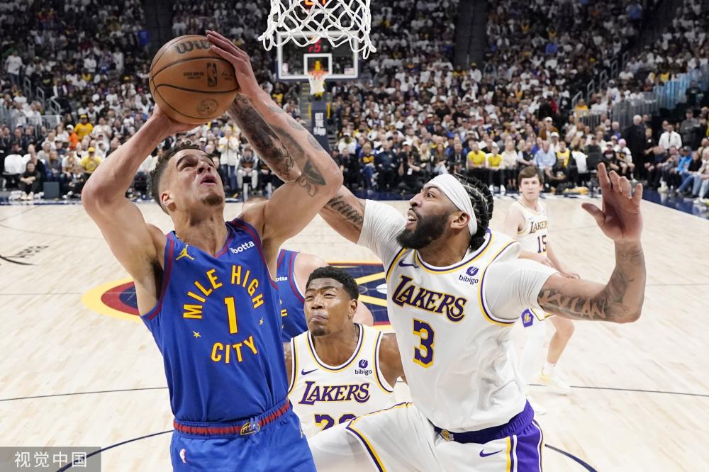 他在赛场上 他在赛场上